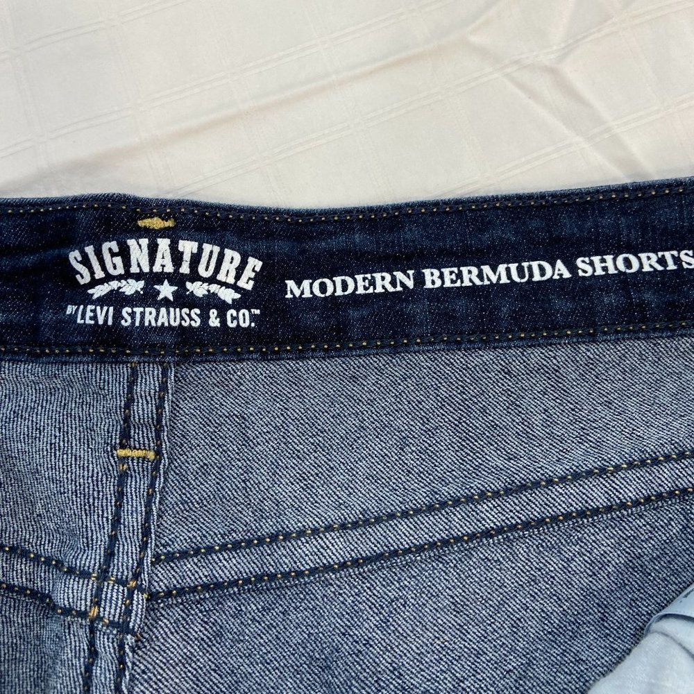 Ladies Levi's shorts size 14 - Picture 4 of 5